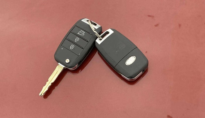 2020 KIA SONET HTK PLUS 1.5 AT, Diesel, Automatic, 58,420 km, Key Close Up