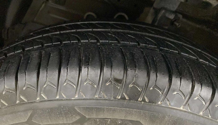 2016 Maruti Swift LXI (O), Petrol, Manual, 78,456 km, Left Front Tyre Tread