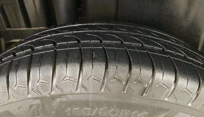 2016 Maruti Swift LXI (O), Petrol, Manual, 78,456 km, Right Rear Tyre Tread