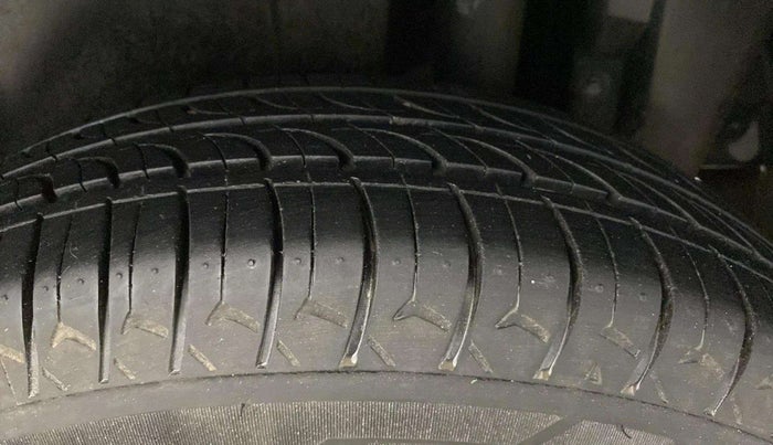 2016 Maruti Swift LXI (O), Petrol, Manual, 78,456 km, Left Rear Tyre Tread