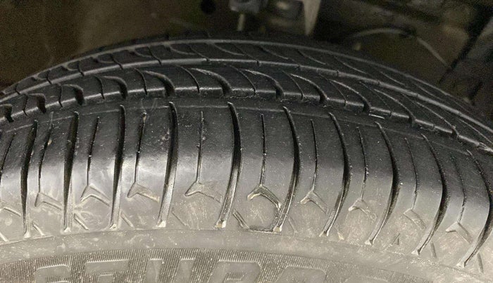2016 Maruti Swift LXI (O), Petrol, Manual, 78,456 km, Right Front Tyre Tread