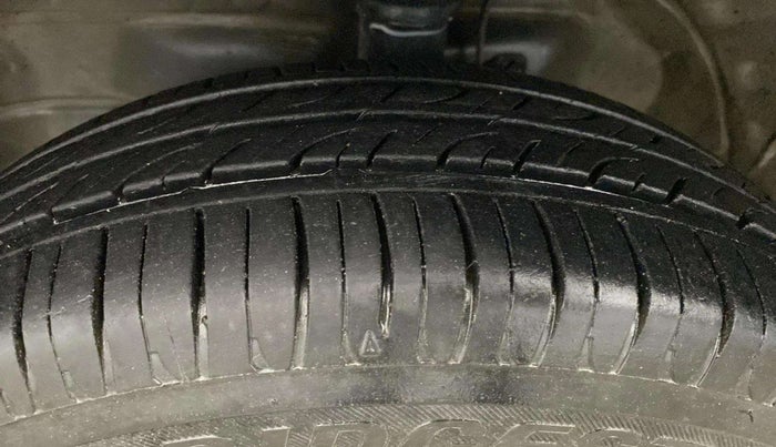 2013 Maruti Wagon R 1.0 VXI, Petrol, Manual, 66,461 km, Left Front Tyre Tread