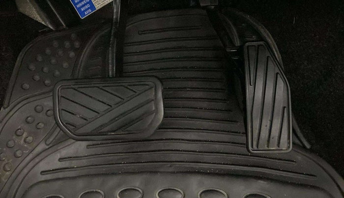 2019 Maruti Swift VXI AMT, Petrol, Automatic, 69,737 km, Pedals
