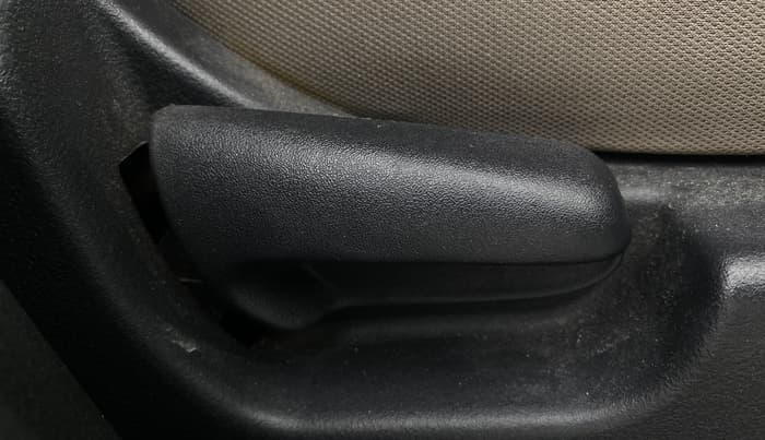 2013 Maruti Wagon R 1.0 VXI, Petrol, Manual, 47,805 km, Driver Side Adjustment Panel
