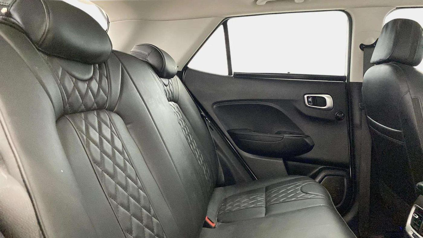 2020 Hyundai VENUE SX PLUS 1.0 TURBO DCT, Petrol, Automatic, 40,907 km, Right Side Rear Door Cabin