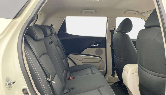 2019 Mahindra XUV300 W8 1.5 DIESEL, Diesel, Manual, 75,032 km, Right Side Rear Door Cabin