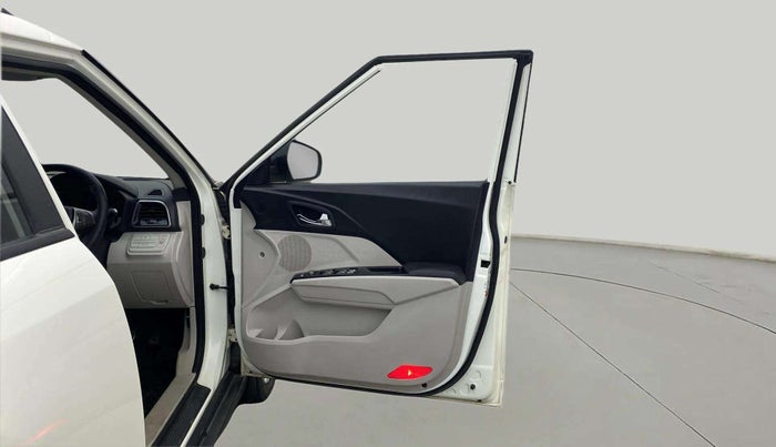 2019 Mahindra XUV300 W8 1.5 DIESEL, Diesel, Manual, 75,032 km, RHS Front Door
