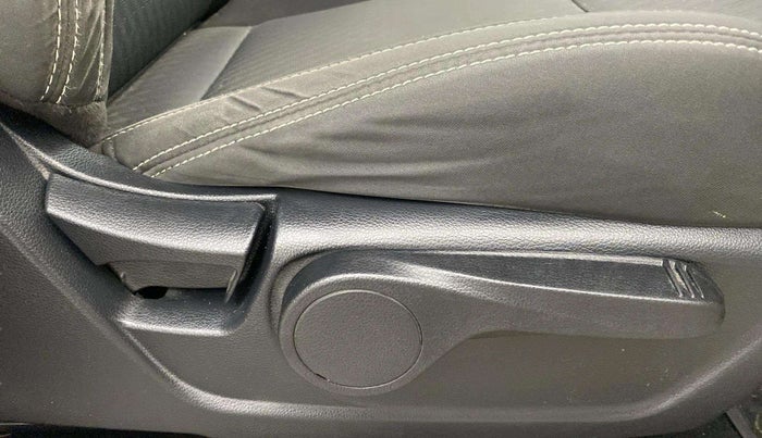 2019 Mahindra XUV300 W8 1.5 DIESEL, Diesel, Manual, 75,032 km, Driver Side Adjustment Panel