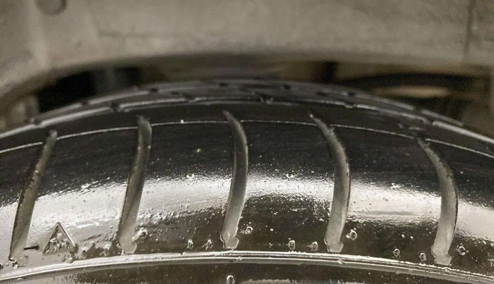 2014 Maruti Alto K10 VXI, Petrol, Manual, 43,443 km, Left Rear Tyre Tread