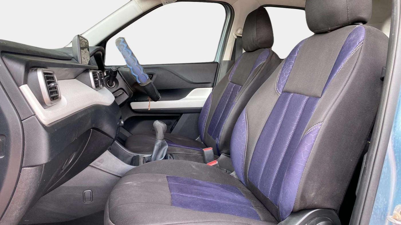 2022 Tata PUNCH ACCOMPLISHED DAZZLE PACK MT, Petrol, Manual, 15,639 km, Right Side Front Door Cabin