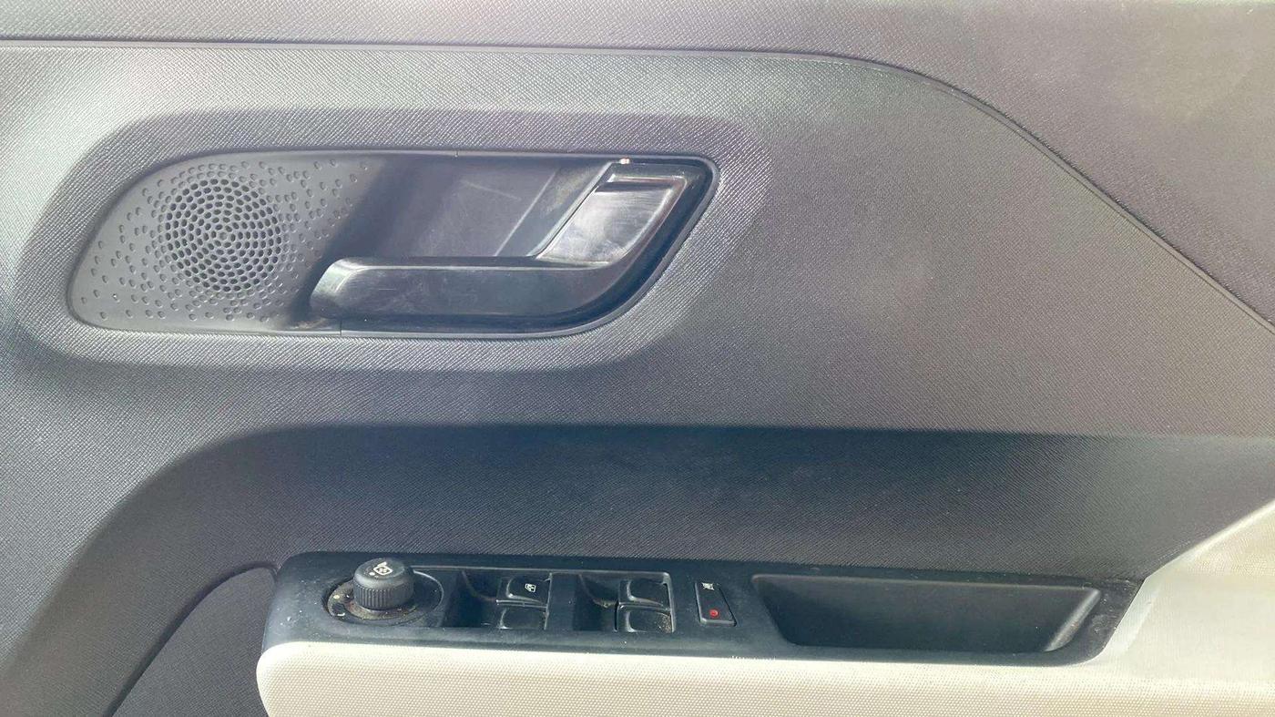 2022 Tata PUNCH ACCOMPLISHED DAZZLE PACK MT, Petrol, Manual, 15,639 km, Driver Side Door Panels Control