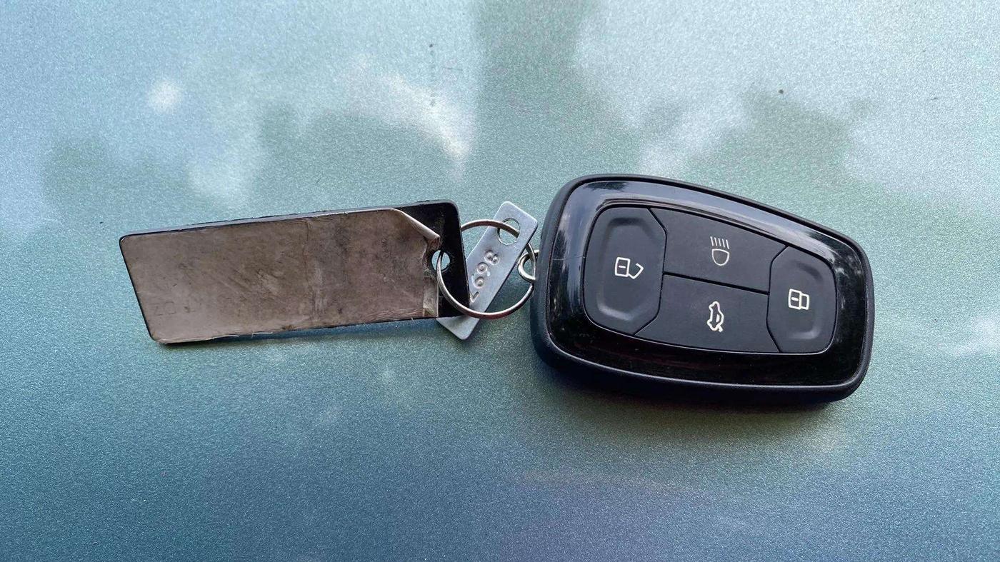 2022 Tata PUNCH ACCOMPLISHED DAZZLE PACK MT, Petrol, Manual, 15,639 km, Key Close Up