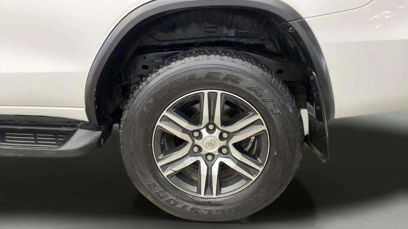 2021 Toyota Fortuner 4X2 AT 2.8 DIESEL, Diesel, Automatic, 30,491 km, Left Rear Wheel