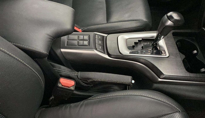 2021 Toyota Fortuner 4X2 AT 2.8 DIESEL, Diesel, Automatic, 30,491 km, Gear Lever