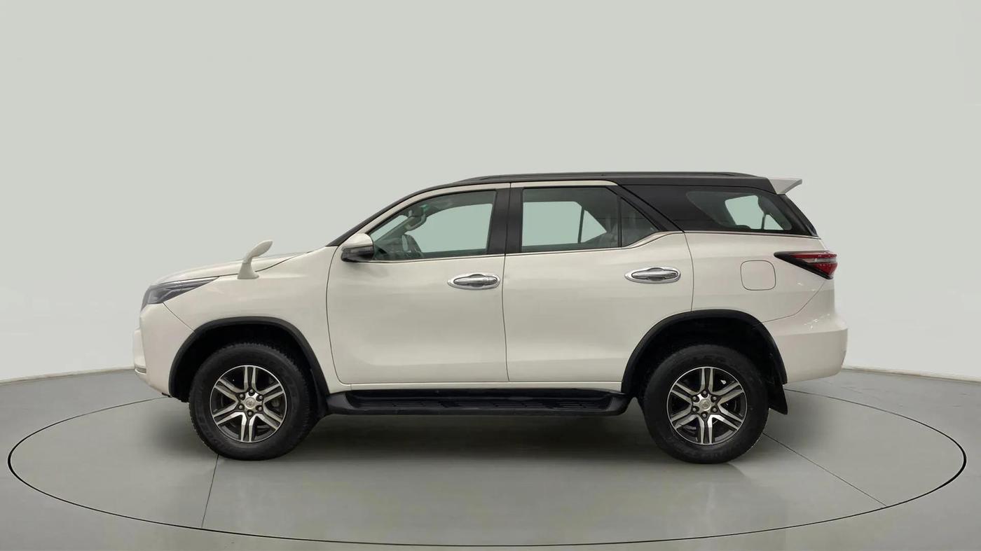 2021 Toyota Fortuner 4X2 AT 2.8 DIESEL, Diesel, Automatic, 30,491 km, Left Side