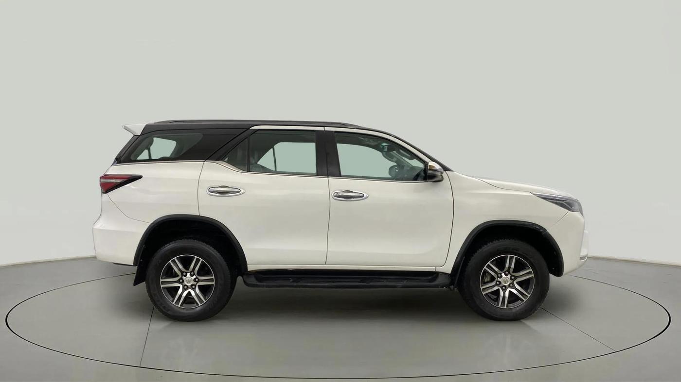 2021 Toyota Fortuner 4X2 AT 2.8 DIESEL, Diesel, Automatic, 30,491 km, Right Side View