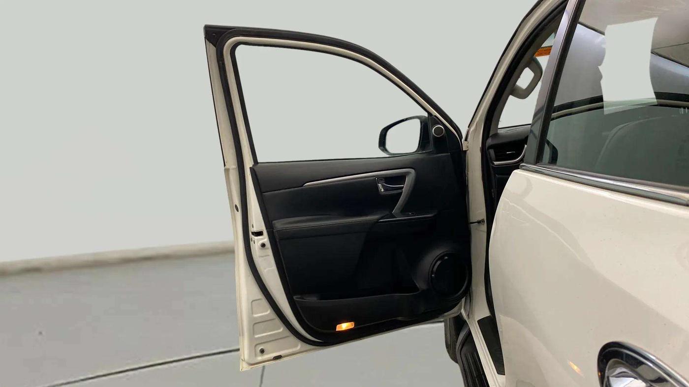 2021 Toyota Fortuner 4X2 AT 2.8 DIESEL, Diesel, Automatic, 30,491 km, LHS Front Door