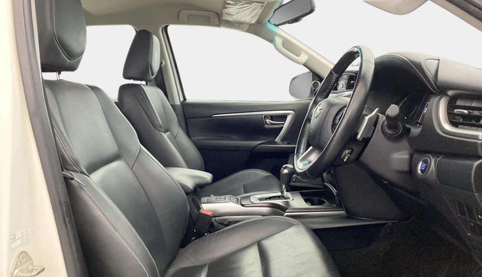 2021 Toyota Fortuner 4X2 AT 2.8 DIESEL, Diesel, Automatic, 30,491 km, Right Side Front Door Cabin