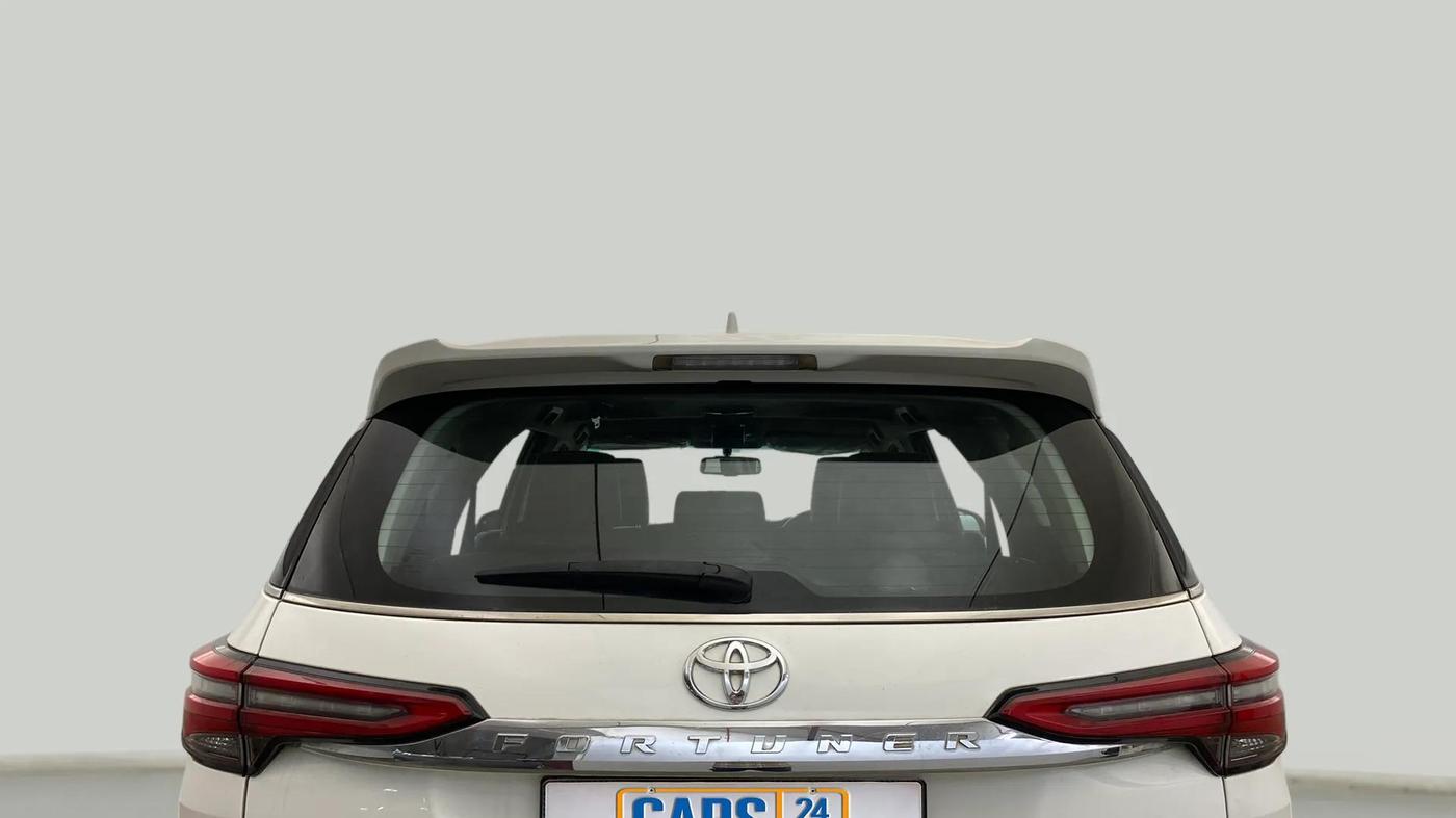 2021 Toyota Fortuner 4X2 AT 2.8 DIESEL, Diesel, Automatic, 30,491 km, Rear Windshield