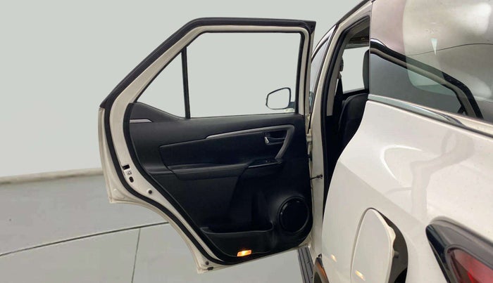 2021 Toyota Fortuner 4X2 AT 2.8 DIESEL, Diesel, Automatic, 30,491 km, LHS Rear Door