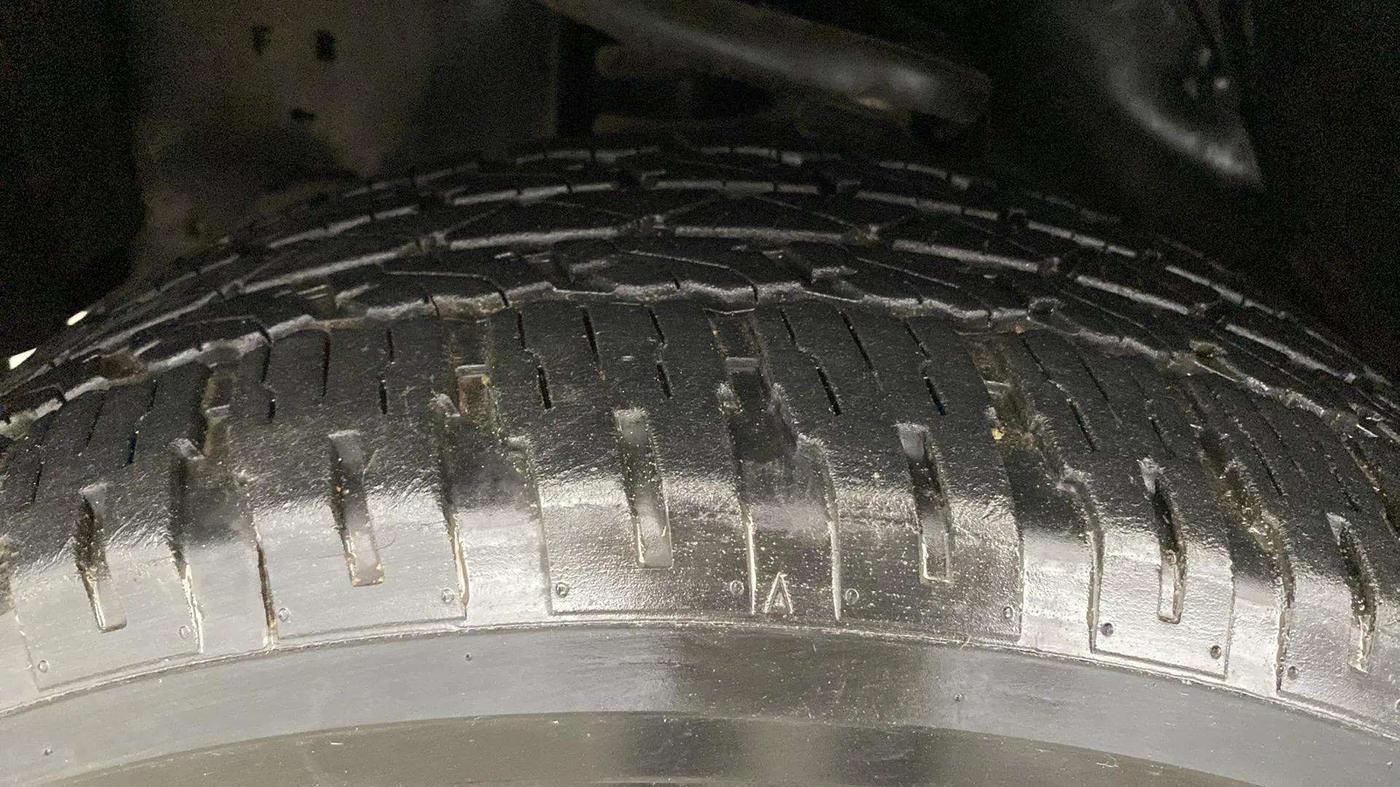 2021 Toyota Fortuner 4X2 AT 2.8 DIESEL, Diesel, Automatic, 30,491 km, Left Front Tyre Tread