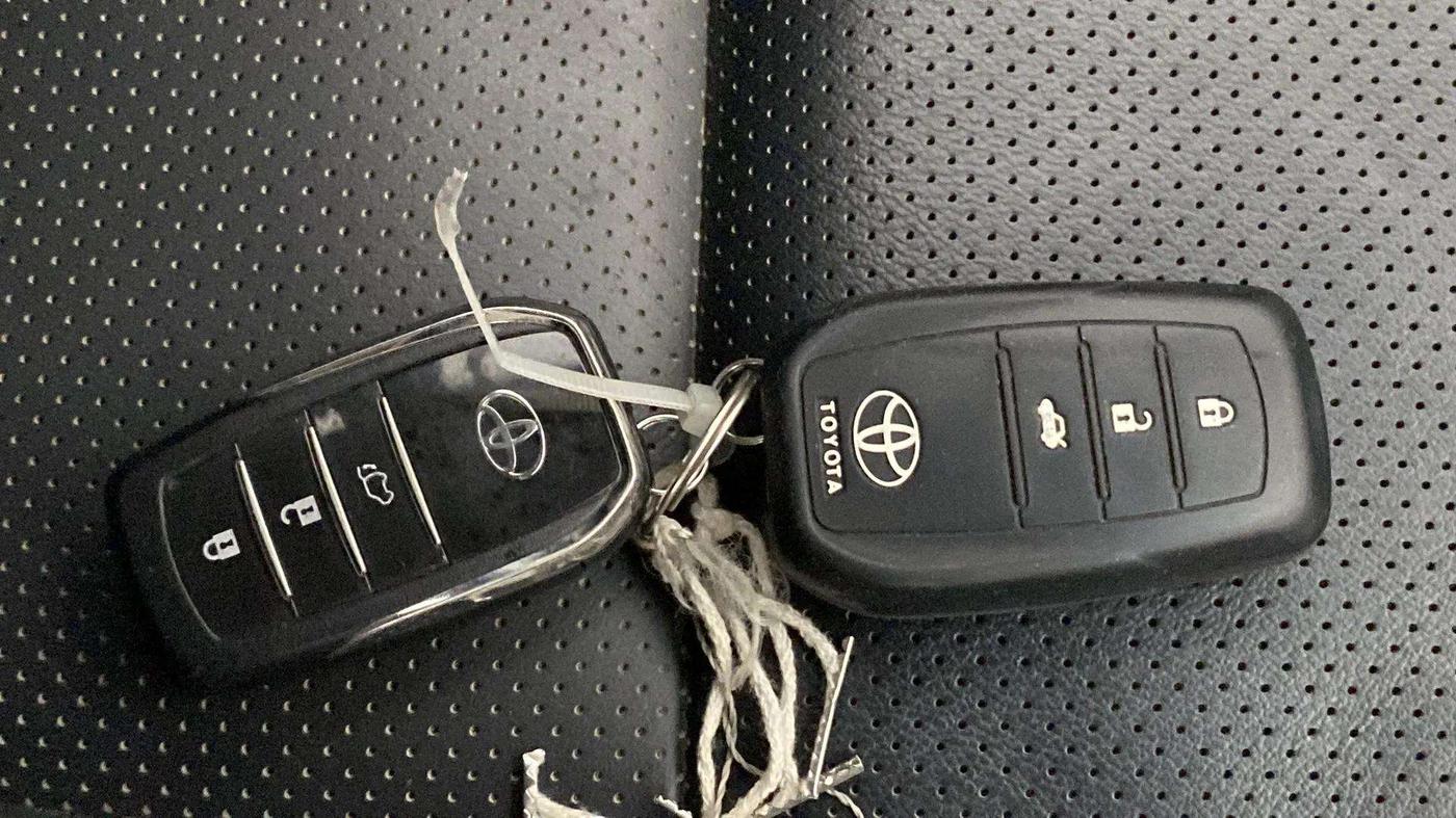 2021 Toyota Fortuner 4X2 AT 2.8 DIESEL, Diesel, Automatic, 30,491 km, Key Close Up