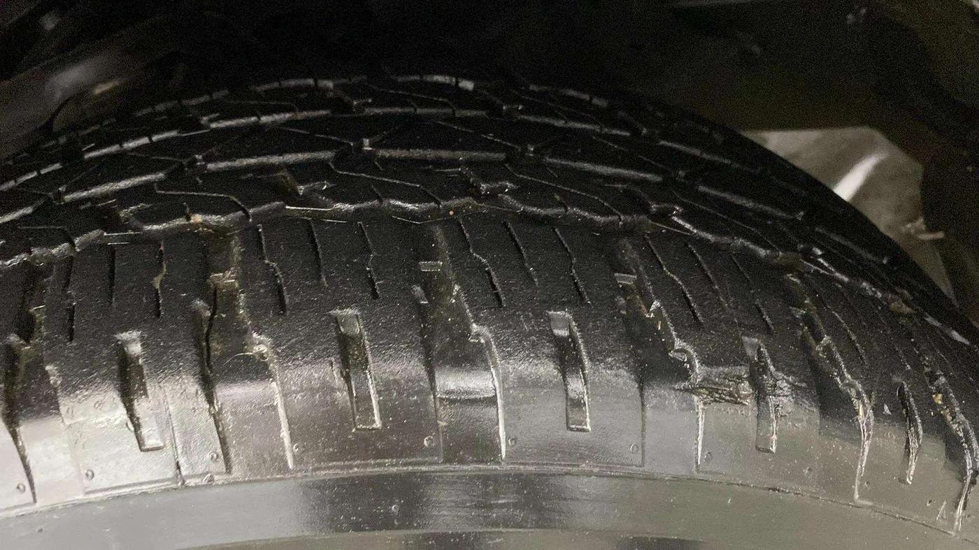 2021 Toyota Fortuner 4X2 AT 2.8 DIESEL, Diesel, Automatic, 30,491 km, Right Front Tyre Tread