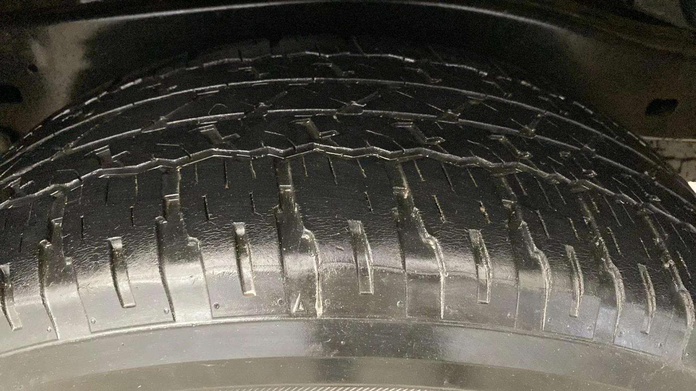 2021 Toyota Fortuner 4X2 AT 2.8 DIESEL, Diesel, Automatic, 30,491 km, Left Rear Tyre Tread