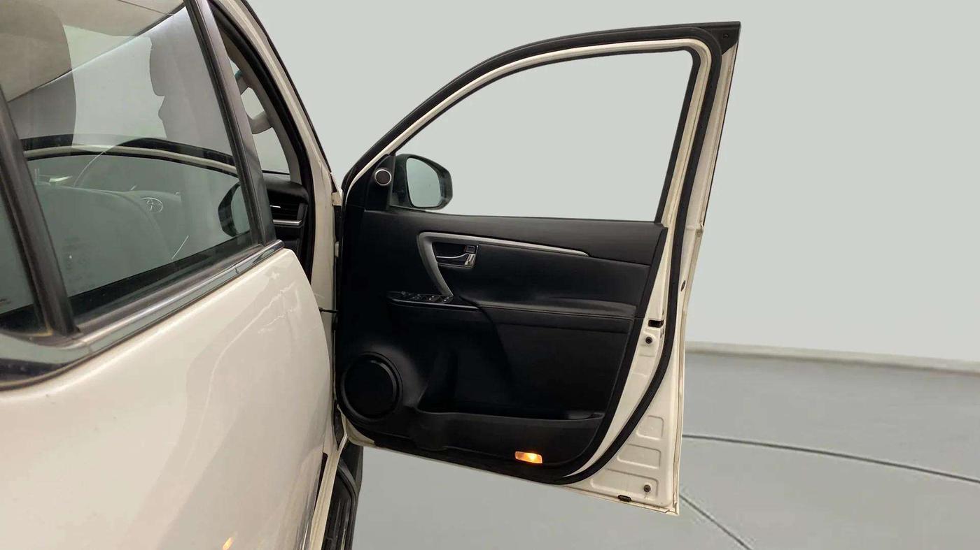 2021 Toyota Fortuner 4X2 AT 2.8 DIESEL, Diesel, Automatic, 30,491 km, RHS Front Door