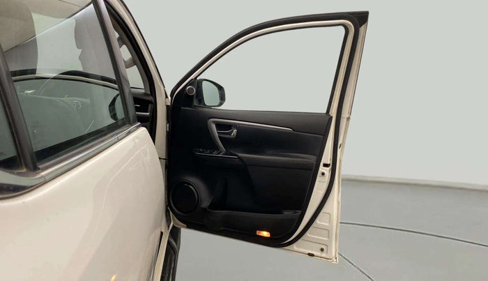 2021 Toyota Fortuner 4X2 AT 2.8 DIESEL, Diesel, Automatic, 30,491 km, RHS Front Door