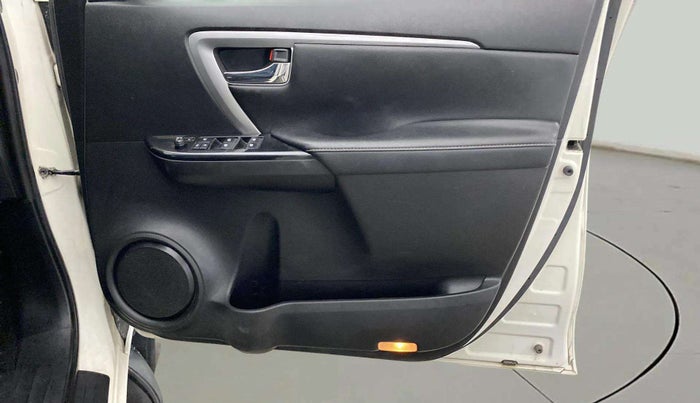 2021 Toyota Fortuner 4X2 AT 2.8 DIESEL, Diesel, Automatic, 30,491 km, Driver Side Door Panels Control