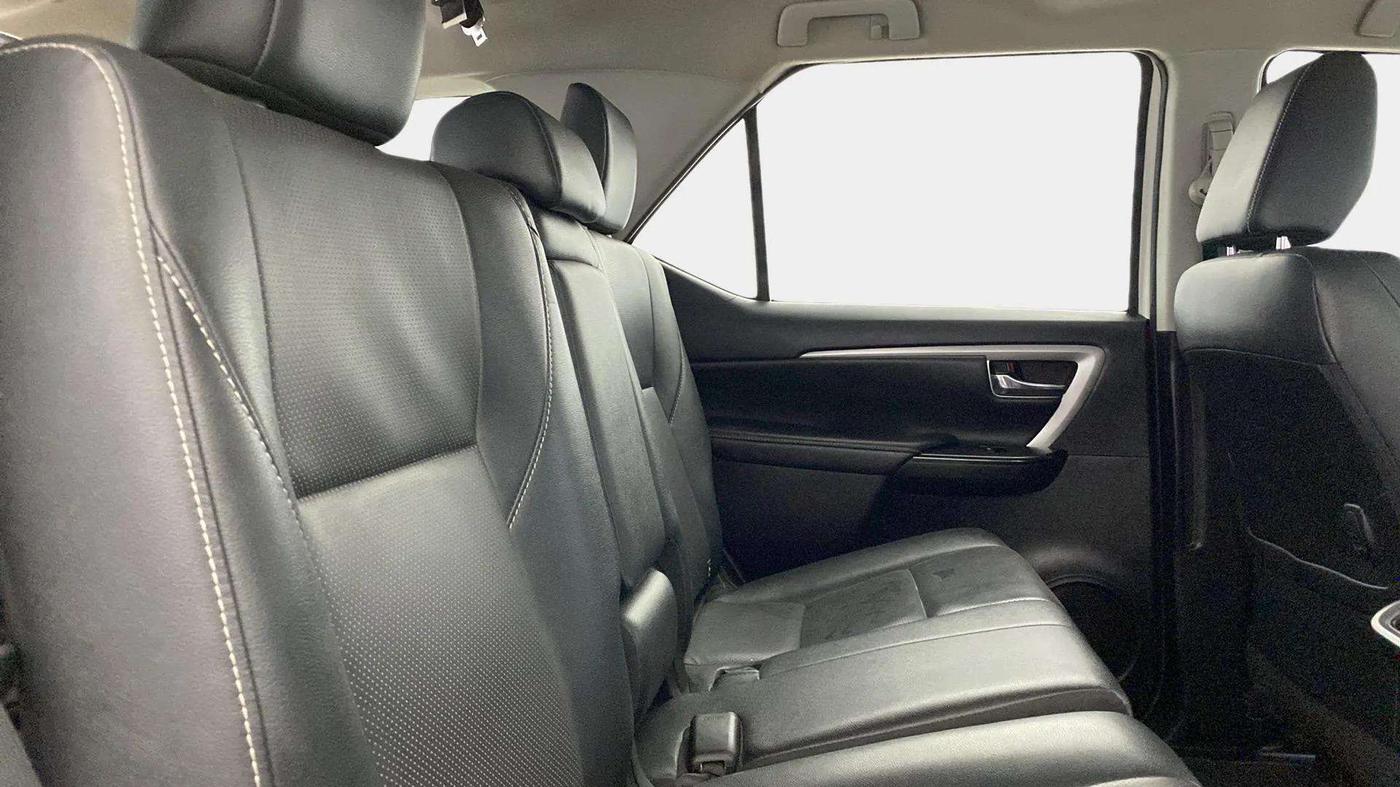 2021 Toyota Fortuner 4X2 AT 2.8 DIESEL, Diesel, Automatic, 30,491 km, Right Side Rear Door Cabin