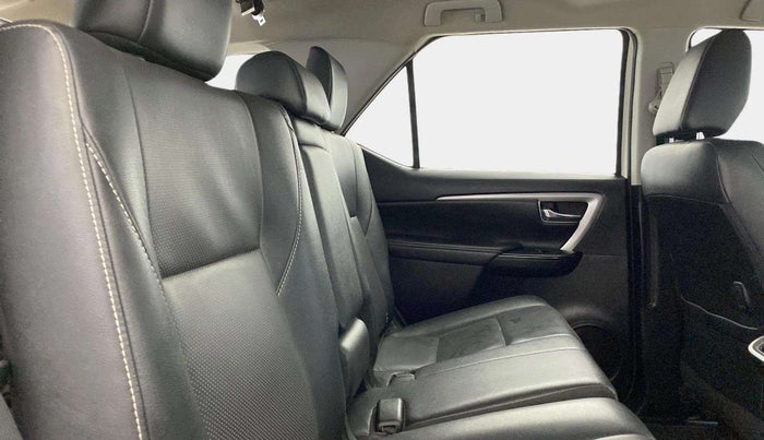 2021 Toyota Fortuner 4X2 AT 2.8 DIESEL, Diesel, Automatic, 30,491 km, Right Side Rear Door Cabin