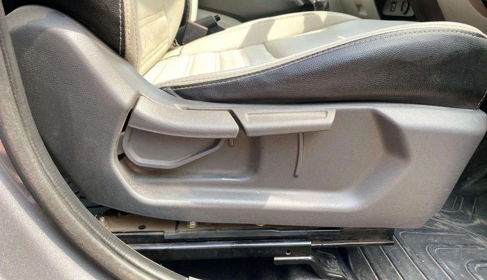 2019 Hyundai GRAND I10 NIOS SPORTZ AMT 1.2 KAPPA VTVT, CNG, Automatic, 42,865 km, Driver Side Adjustment Panel