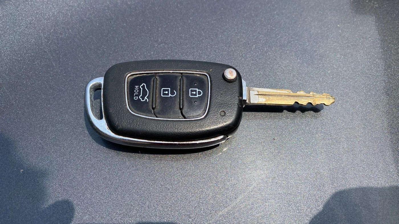 2019 Hyundai GRAND I10 NIOS SPORTZ AMT 1.2 KAPPA VTVT, CNG, Automatic, 42,923 km, Key Close Up