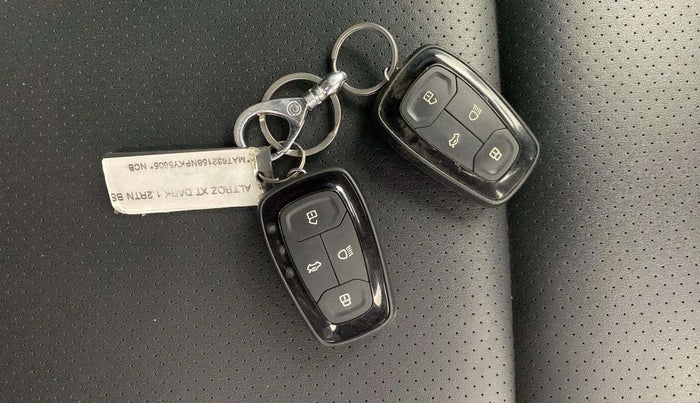 2022 Tata ALTROZ XT PETROL DARK EDITION, Petrol, Manual, 42,077 km, Key Close Up