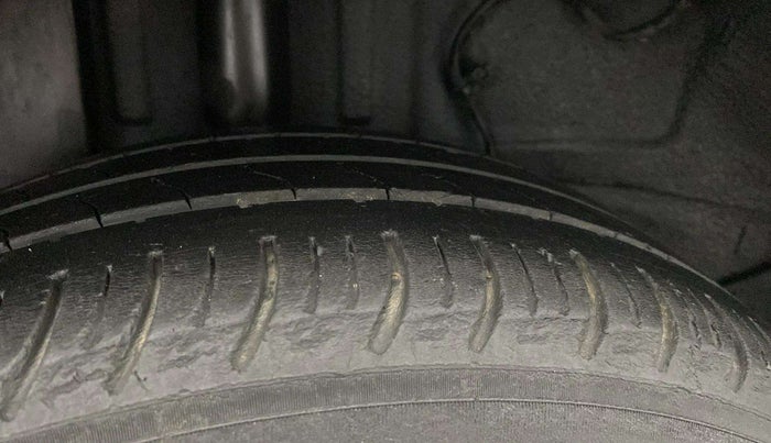 2022 Tata ALTROZ XT PETROL DARK EDITION, Petrol, Manual, 42,077 km, Right Rear Tyre Tread