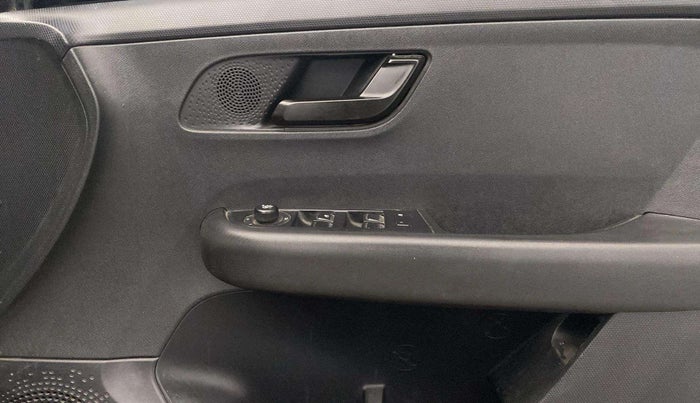 2022 Tata ALTROZ XT PETROL DARK EDITION, Petrol, Manual, 42,077 km, Driver Side Door Panels Control