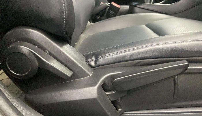 2022 Tata ALTROZ XT PETROL DARK EDITION, Petrol, Manual, 42,077 km, Driver Side Adjustment Panel