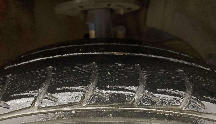 2018 Maruti Baleno DELTA PETROL 1.2, Petrol, Manual, 82,183 km, Right Front Tyre Tread