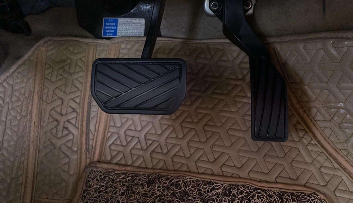 2019 Maruti Ciaz ALPHA  AT 1.5 SHVS PETROL, Petrol, Automatic, 97,930 km, Pedals