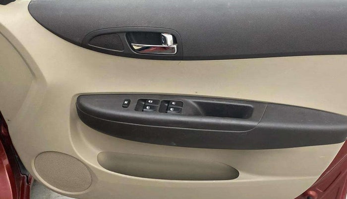 2013 Hyundai i20 MAGNA 1.2, Petrol, Manual, 29,734 km, Driver Side Door Panels Control