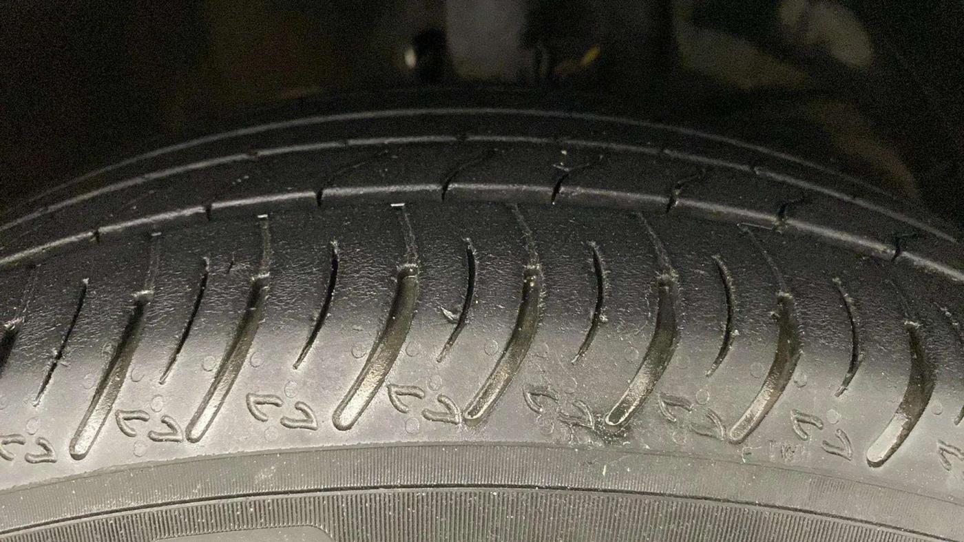 2023 Maruti XL6 ALPHA AT, Petrol, Automatic, 39,712 km, Right Front Tyre Tread