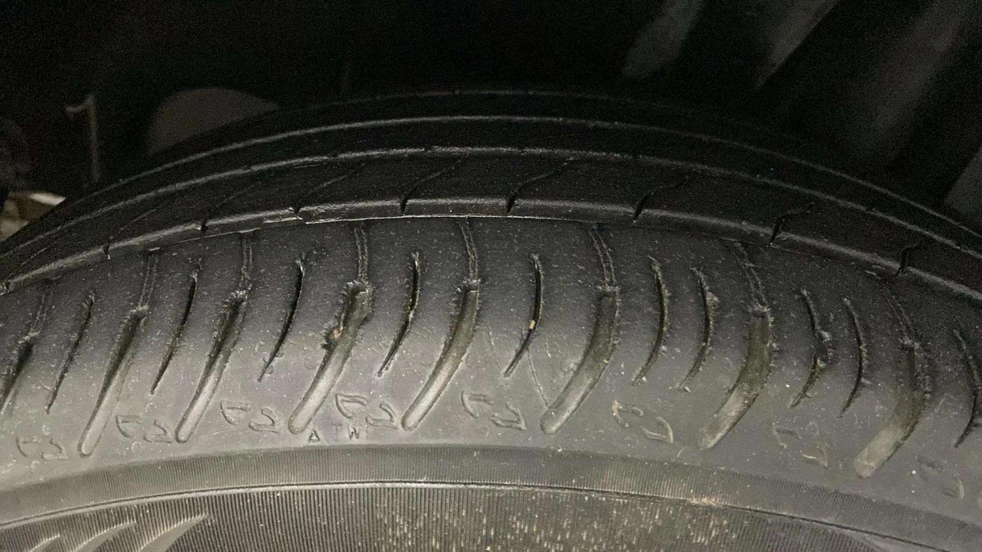 2023 Maruti XL6 ALPHA AT, Petrol, Automatic, 39,712 km, Left Rear Tyre Tread