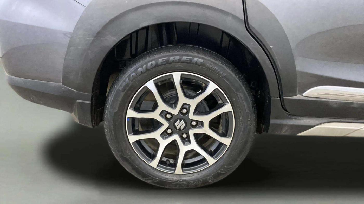 2023 Maruti XL6 ALPHA AT, Petrol, Automatic, 39,712 km, Right Rear Wheel