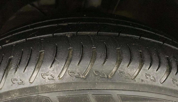 2023 Maruti XL6 ALPHA AT, Petrol, Automatic, 39,488 km, Left Front Tyre Tread