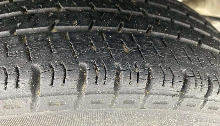 2015 Maruti Alto K10 VXI, Petrol, Manual, 26,016 km, Right Rear Tyre Tread