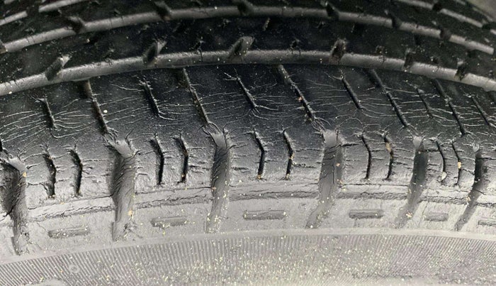 2015 Maruti Alto K10 VXI, Petrol, Manual, 26,016 km, Right Front Tyre Tread