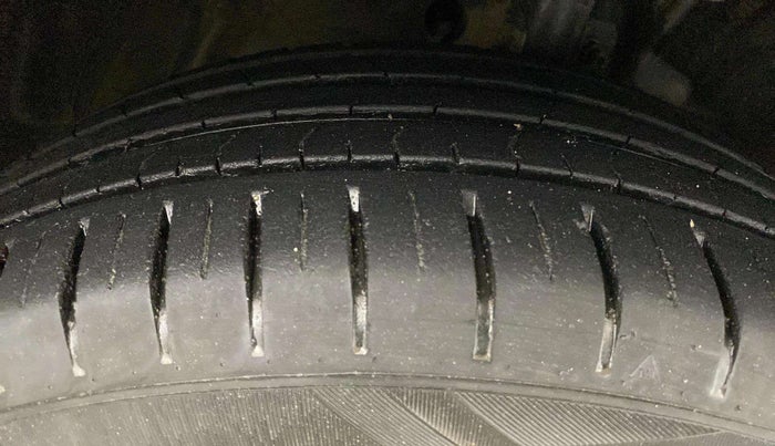 2021 Maruti Baleno ZETA CVT PETROL 1.2, Petrol, Automatic, 42,721 km, Right Front Tyre Tread