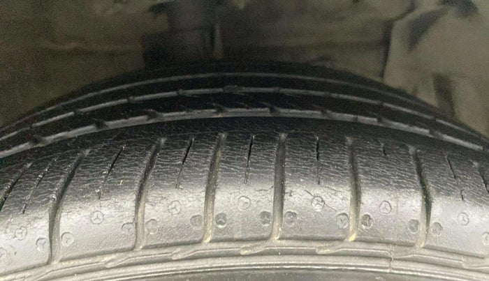 2020 Maruti Ciaz ALPHA 1.5 SHVS PETROL, Petrol, Manual, 32,482 km, Right Front Tyre Tread